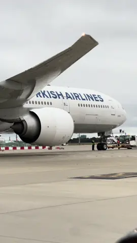 GE90 Start up 💪🏻 #boeing #boeing777 #777 #ge90 #aviation #jetengine #boeinglovers #airport #heathrow #plane #planespotting #aircraft #engine #aviationlovers #aviationdaily #airbus 