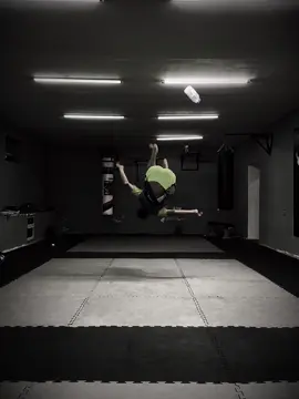 Тренд в стиле Таеквон-до🔥#CapCut #спортсмен #taekwondo #bottle #challenge #kick #flip #backflip #сальто 