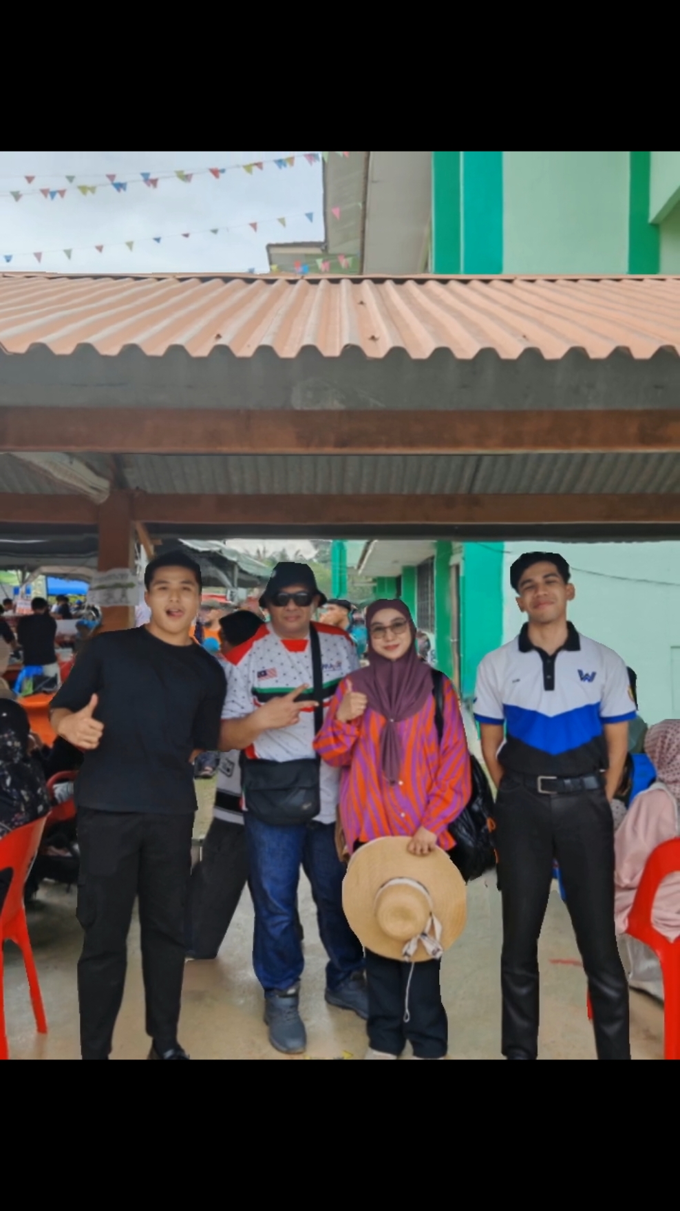 Replying to @syaliza.din MasyaAllah berbakat anak2 ni.. Sampai berlari2 lah auntie nk tgk vocalist nyanyi.. Sempat la amik gambar kat bawah 🤭 Tahun depan da berpisah da mereka 🥹. In sha Allah klu buat lagi Razak Alfresco , kami sentiasa hadir support. RAZAK ALFRESCO 2023 ✅ RAZAK ALFRESCO 2024 ✅ #sdar #onceasdarianalwaysasdarian  #warisan #merantica #razakalfresco24 #razaksalfresco24 #razaksalfresco #razakalfresco #vocalist #changvocalist #brotherhood 