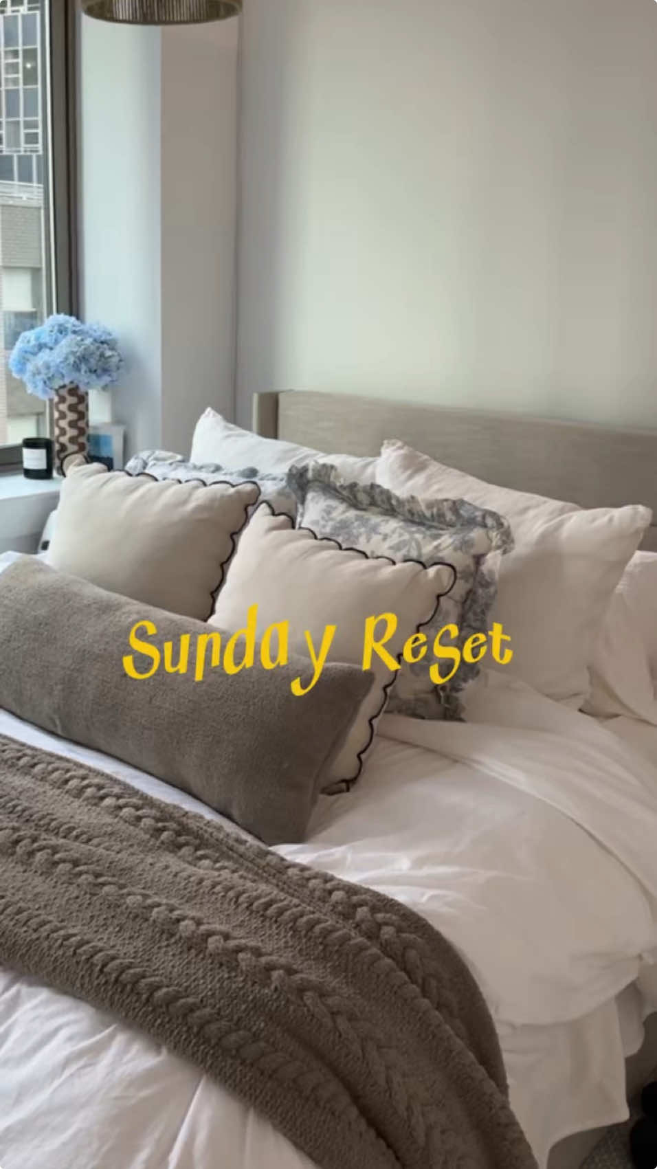 Sunday reset 🧽🧹🫧☀️ clean my nyc apartment with me #sundayreset #CleanTok #cleanwithme #cleaningtiktok #sundayroutine #nycapartment #nyclife 