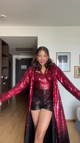 drop everything rn 🤨🎸💌💋🚗🧣🍂 #taylorswift #swiftie #theerastour #erastouroutfits #redtaylorsversion 