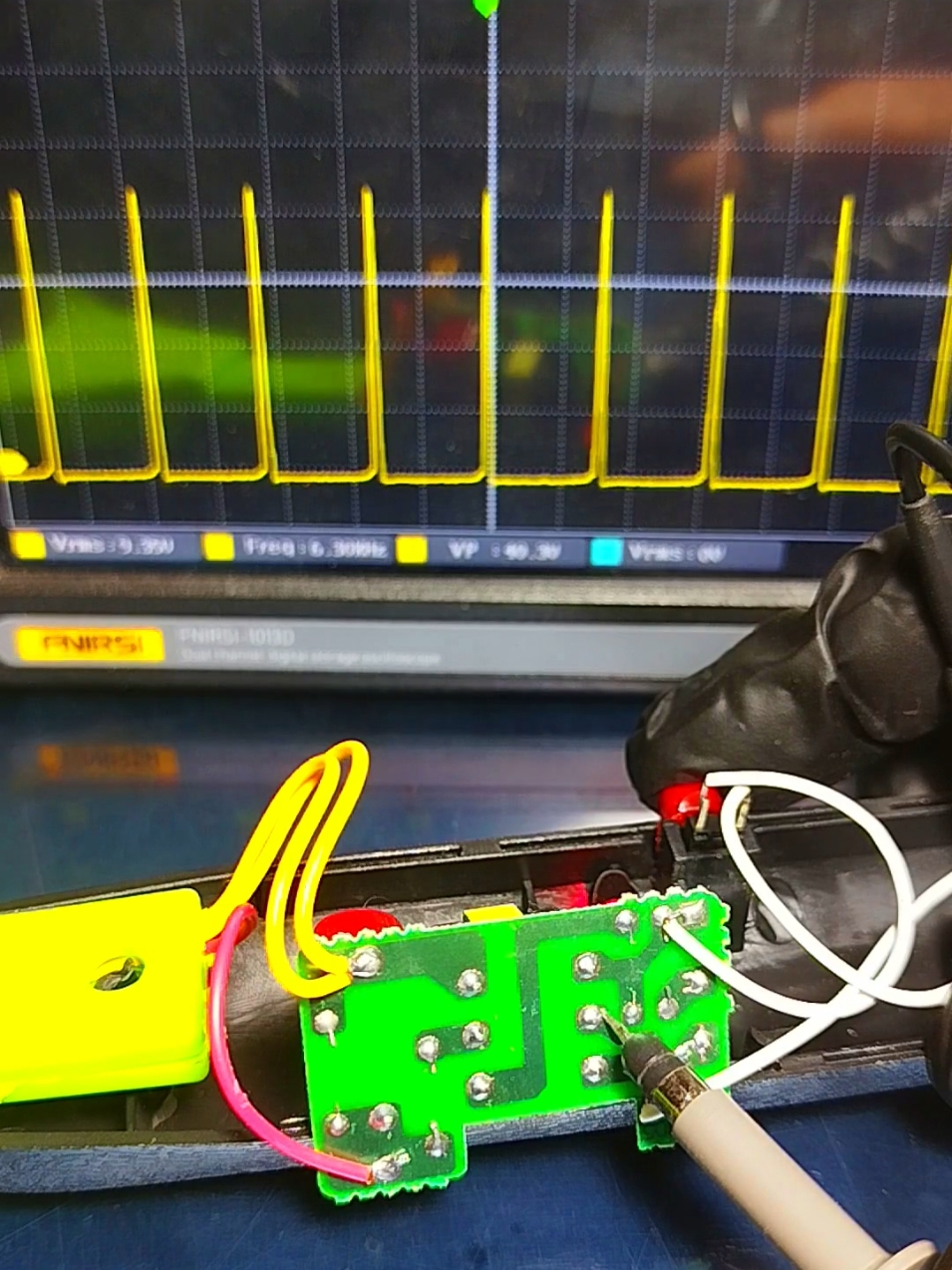 Finalmente la segunda parte de como funcionan las famosas #raquetas #electricas espero la espera haya valido la pena 🥺😁 #enz #electronica #sabias #SabiasQue #información #ciencia #circuito #ingenieria #transistor #osciloscopio #protoboard #estudiantes #aprende #AprendeEnTikTok #altovoltaje #highvoltage @SirShiro146 @Ingride @HENRRY HR2727 @anghel @Nery Díaz @ShonBy @Dayana Quintero @Daniel Pineda @Joze @VANGUARD🦆 @Electronic_Ing_Diaz @DDR31416 @fernandoneguez @León O @Anikilador98 @Marcos Gonzales @Xiripa 