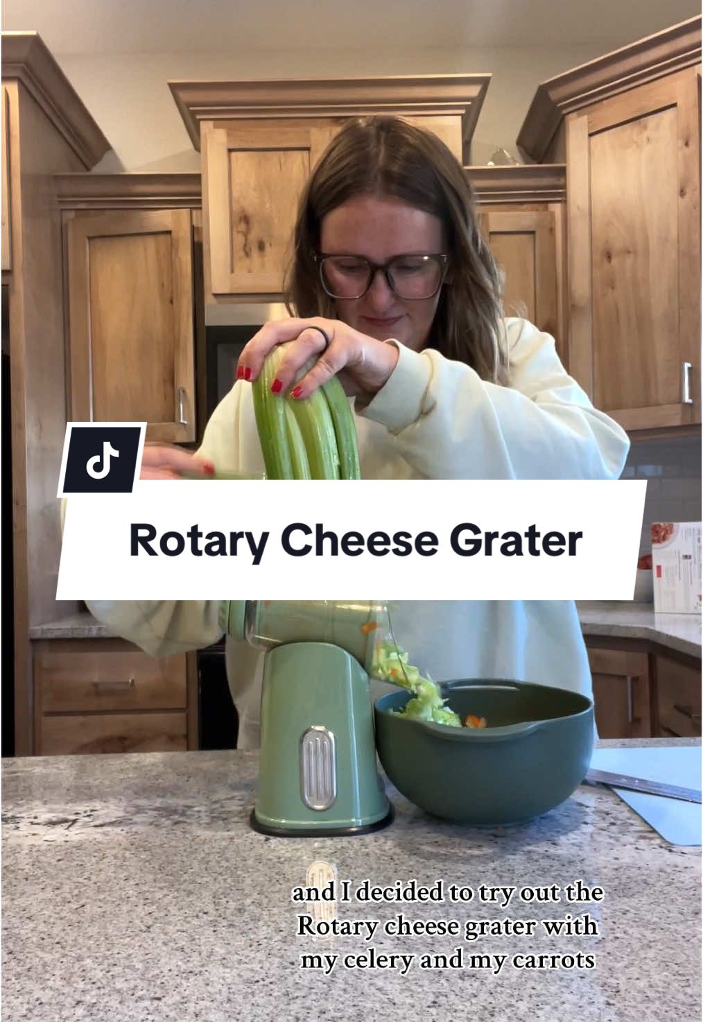 Every kitchen needs this rotary cheese grater! Its a serious gamechanger in the kitchen #kitchengadgets #chickennoodlesoup #KitchenHacks #kitchentools #cheesegrater #rotarygrater #rotarycheesegrater #thanksgivinghack #thanksgivingdinner #thanksgivingtips @SUSTEAS US 