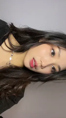 sorry for my chapped lips 😚