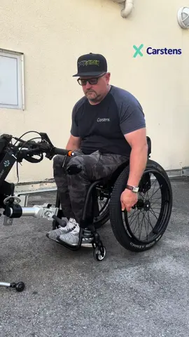 🌲 Testfahrt mit dem PAWS Cruiser Zuggerät! 🌲 Ob in der Stadt oder auf dem Waldweg – der PAWS Cruiser macht jeden Untergrund leicht befahrbar! Das große 16-Zoll-Antriebsrad sorgt für eine sanfte Fahrt, und das Beste: Du brauchst keine Änderungen an deinem Rollstuhl! Mit einer leistungsstarken 48V11,2Ah Lithium-Ionen-Batterie und wasserdichtem IP54-Schutz ist der PAWS Cruiser perfekt für jedes Wetter. 🌧️ Das clevere Klemmsystem passt für viele Falt- und Starrrahmenrollstühle, und du kannst zwischen automatischem oder manuellem Klemmen und Heben wählen. Für alle, die zusätzlichen Komfort brauchen, gibt es spezielle Tetra-Griffe für volle Kontrolle ohne Kraftaufwand! 💪 Bleib mobil und erlebe neue Abenteuer! 🚀 #PAWSCruiser #RollstuhlZuggerät #Barrierefreiheit #AbenteuerImRollstuhl #MobilitätFürAlle #WheelchairLife #OutdoorMobilität #RollstuhlTest #Zuggerät #RollstuhlInnovation #PawsTest #WaldAbenteuer #0711 #straightouttacarstens #xcarstens  🌲 Test driving the PAWS Cruiser attachment! 🌲 Whether you’re cruising through town or hitting forest trails, the PAWS Cruiser takes on any terrain with ease! The big 16” drive wheel delivers a smooth ride, and best of all: no modifications needed to your wheelchair! With a powerful 48V11.2Ah lithium-ion battery and IP54 waterproof rating, this ride is ready for any weather. 🌧️ The smart clamping system fits a wide range of folding and rigid frame chairs, and you can choose between automatic or manual clamping and lifting. For extra ease, special tetra handles are available, allowing full control without exertion! 💪 Stay mobile and discover new adventures! 🚀 #PAWSCruiser #WheelchairAttachment #Accessibility #AdventureOnWheels #MobilityForAll #WheelchairLife #OutdoorMobility #WheelchairTest #Attachment #WheelchairInnovation #PawsTest #forestadventure 