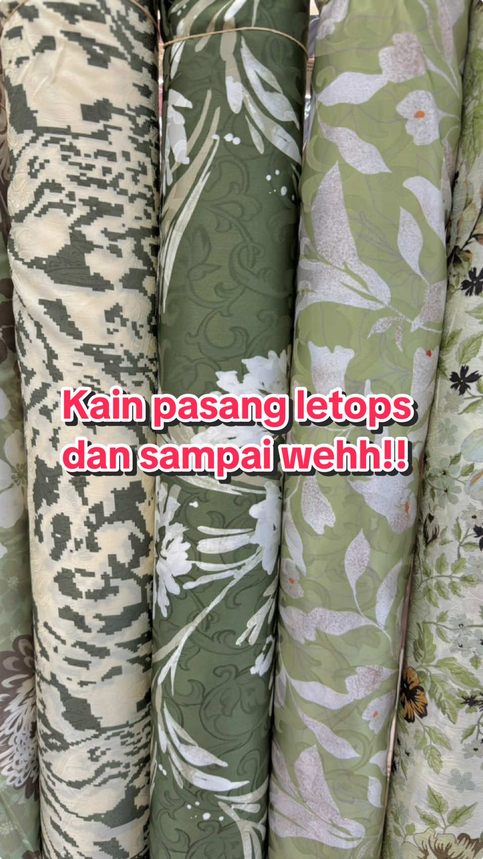 Cantiknya kalau buat baju kurung simple manis manis kan? Corak mana yang korang suka? Ni baru sikittt, ada beratus designs lagi wehhhh! Letopannnn raya kali ni kekakak melaram Tunjuk je corak ni dekat staff Jakel, kita kasi sampai jadi! #BeliAwalTempahAwal  #IngatKainIngatJakel  #JakelTextile 