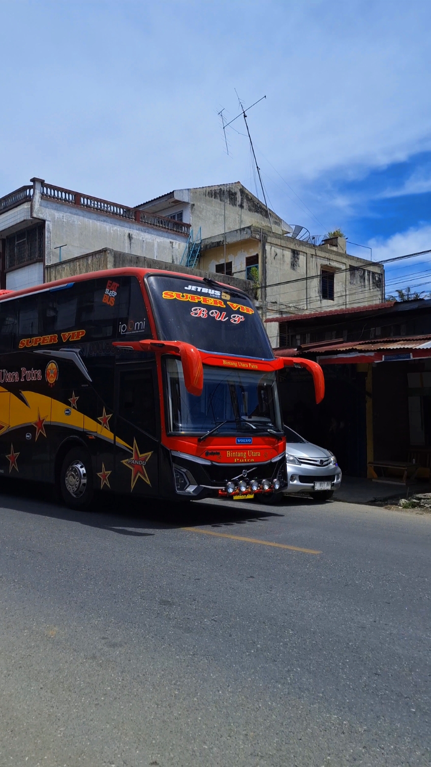 baru saja melintasi kotaku tercinta setelah istirahat cukup lama dikota sebelah #bintangutaraputra #fypシ #bissumatera #jetbus5 #busbintangutaraputra 