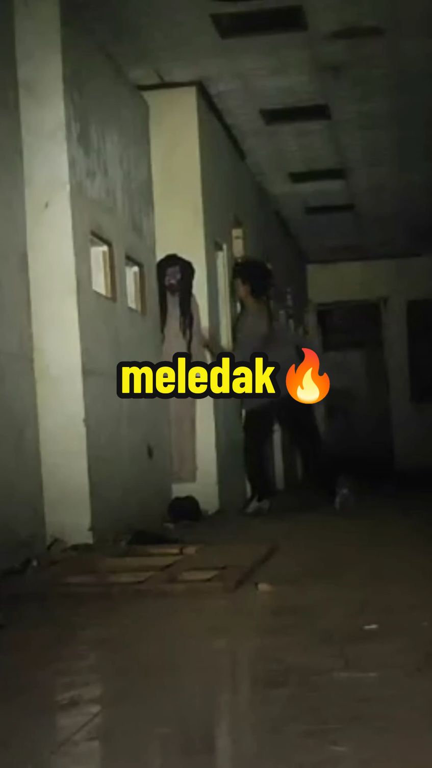 duwar memew🔥🔥 #hororkomedi #horortiktok #horor #hororstory #scary #ngelayab_malam #scared #fypシ #beranda #fypdingdongggg 