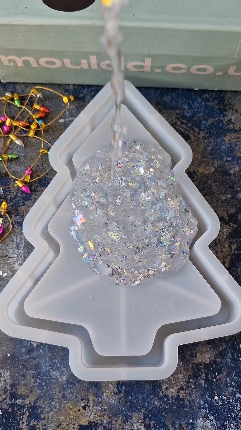 Simple yet so effective.  This beautiful ice glitter tree was created using @shopresinmolds tree mould and glitter Did you see the incredible shine @mouldd_resin epoxy resin  Great to put your pot pourri , sweeties, jewellery,  coffee mug.. you name it Available today see stories #festivedecor #Lilyminilli #resintray 