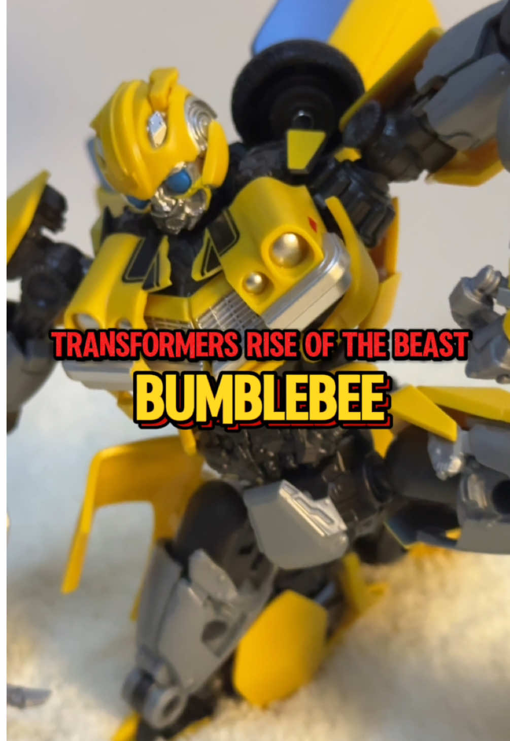 Lawa weh Bumblee dari YOLOPARK ni. Boleh buat macam2 aksi. Check beg kuning! #bumblebee #transformer #transformers #yolopark #optimusprime 