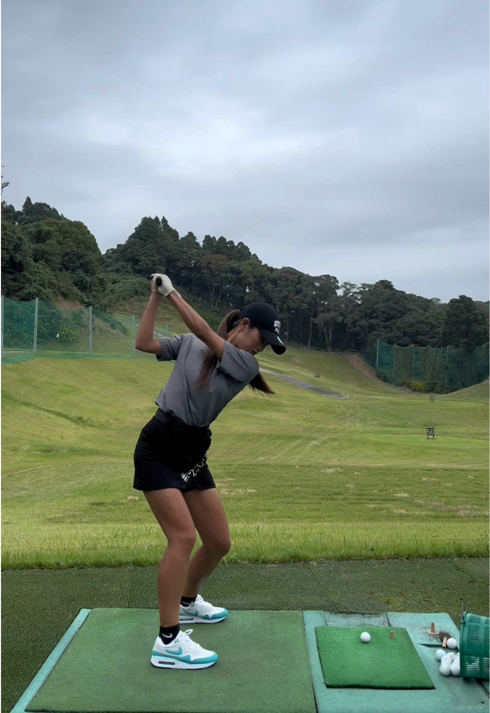 もっともっと振りたいなぁ🪽#ゴルフ女子 #ゴルフ #golf #ゴルフスイング #ゴルフ動画 #スポーツ #おすすめ #ゴルフ男子 #ゴルフ好きと繋がりたい #ゴルフ好き #ゴルフレッスン #室内練習場 #ゴルフ初心者 