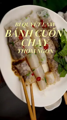NGUYÊN LIỆU  BỘT BÁNH  - 200g bột gạo - 25g bột năng - 550g nước đá lạnh - 1g muối  Chuẩn bị giấy nến hay còn gọi là giấy chống dính  NHÂN BÁNH - 1 miếng sườn chay (17g) - 15g nấm mèo khô - 50g củ sắn - ½ muỗng cafe hạt nêm chay - ½ muỗng cafe đường - ½ muỗng cafe dầu hào chay  NƯỚC TƯƠNG CHAN - 1 củ hành tây nhỏ, 1 lát gừng, 4 rễ ngò, 2 gốc hành lá - 1 chén nước (250g) - 3 muỗng canh nước tương (45g) - ½ muỗng canh dầu hào chay (7g) - ½ muỗng canh đường phèn (10g)  - 1/4 muỗng cafe muối (1g) - ¼ muỗng cafe bột ngọt (1g) #banhcuonchay #vietnamesefood #asmrvideo #monanvietnam #nauancungtiktok #co2phuong #monchayvietnam 