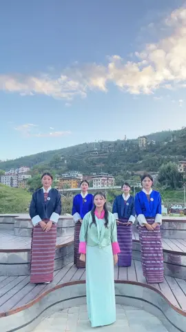 Feels like chitti (robot) while dancing with them …#bhutanese #fyp #tibetansong #asiangirl 