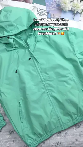 This is a really nice jacket, great quality. #jacket #nicematerial #withhoodie #recommend #sportyjacket #lightweight #fallyall #fallfashion #fall #beautifulyou #earthtones #fy #foryoupage #tiktokshop