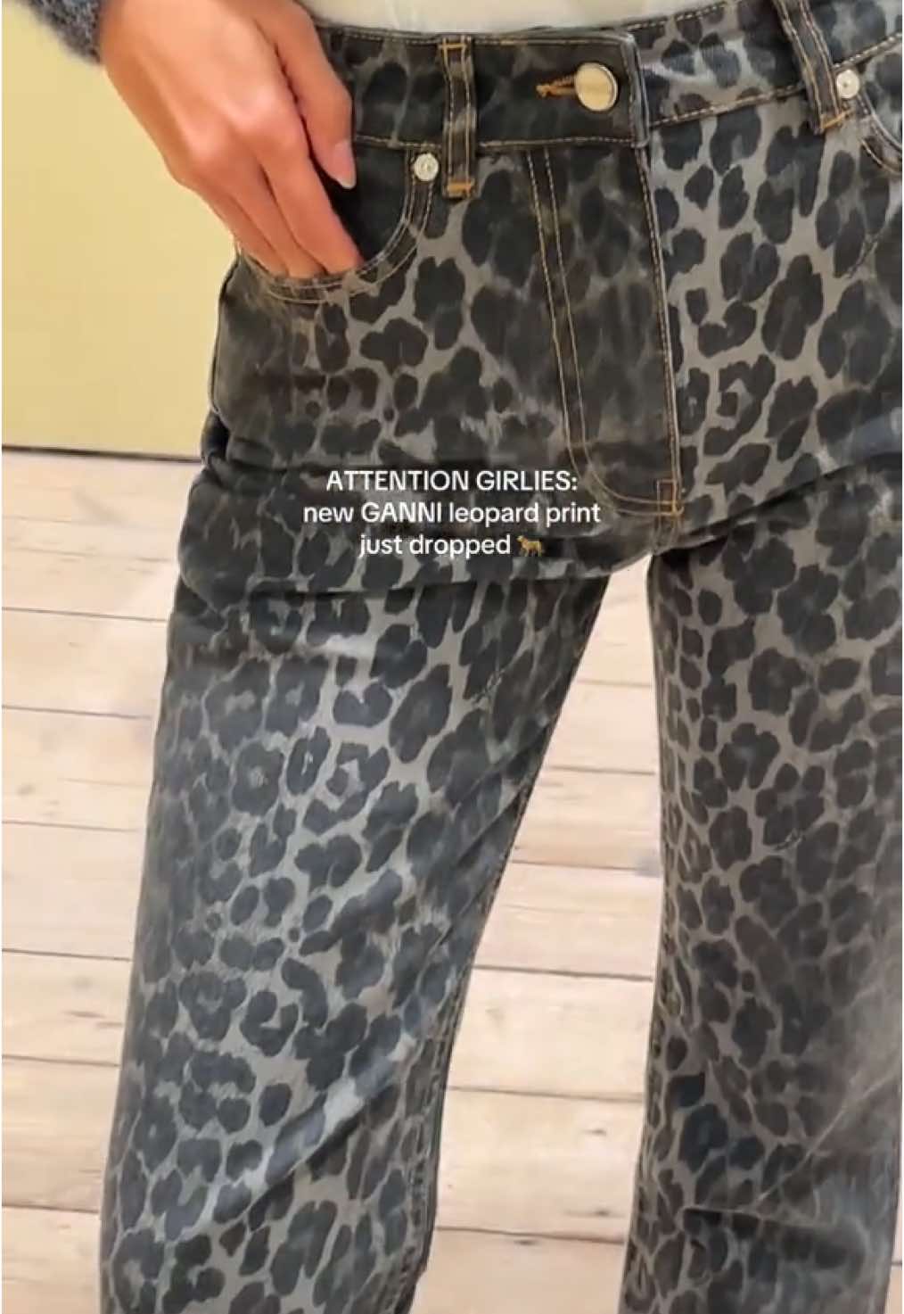 A new colour of the viral GANNI leopard jeans?!?!? GIVE ME 14 OF THEM RN 🐆🐆🐆 @GANNI #ganni #gannileopard #leopardjeans #gannigirls 