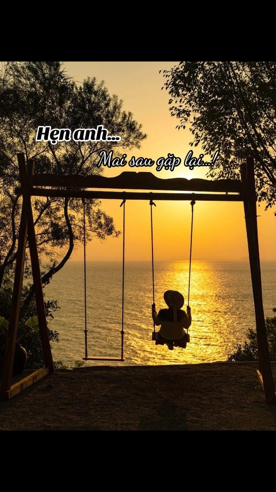 Em trả anh về với gia đình ,với cuộc sống của anh rồi   đấy, chúng ta trở về khoảng thời gian người kia chưa từng hiện hữu ,nghe có vẻ nhẹ nhàng, nhưng thật ra lại rất đau lòng anh nhỉ.? Phải dừng lại khi tình cảm ngày càng lớn lên ,sâu đậm là một điều rất khó khăn ,đau lòng và bất lực .Em khó khăn vì em đã quen có sự hiện hữu của anh mỗi ngày . Em đau lòng vì em không đành lòng ,em bất lực vì em không thể làm gì khác được . Từ nay em phải học cách đối diện những ngày tháng không có anh, không có người chia sẻ ,không có người cho em dựa dẫm cho em niềm vui ... Em hy vọng sự im lặng của em sẽ đem lại bình yên cho anh! Em đau lòng hay không đau lòng chỉ có em mới biết ,em khóc nhiều như thế nào chỉ có em mới hay ,em đã cố gắng bình thản trong giây phút này ... Em không mạnh mẽ như vẻ bề ngoài em có đâu anh, chỉ là em thu gọn vụn vỡ của mình và chế độ im lặng . Em yêu anh, nhớ anh và rất thương anh nhưng em không cho phép mình làm gánh nặng thêm cho anh nữa ,bởi anh biết sự im lặng ra đi là tốt cho anh lúc này Em không biết anh có nuối tiếc đoạn tình cảm này không ?Nhưng đến sau cùng em vẫn mong anh được hạnh phúc ... Chúng ta quay lại đúng vị trí của mỗi người ,nhưng em chưa từng hối hận vì đã gặp anh !Em cũng không xem những ngày qua là một sai lầm cũng không xem đó là một bài học , em xem đó là một kỷ niệm là một chặng đường đẹp em giữ riêng góc kín trong tim mình…  Em sẽ luôn ở phía sau anh…!#stt_buồn_tâm_trạng #tramcamxuc #tamtrang_camxuc #buông #viralvideo #xh #tamtrang #sad #sosad #nhactamtrang #cuộcsống #tramcamxuc💔 