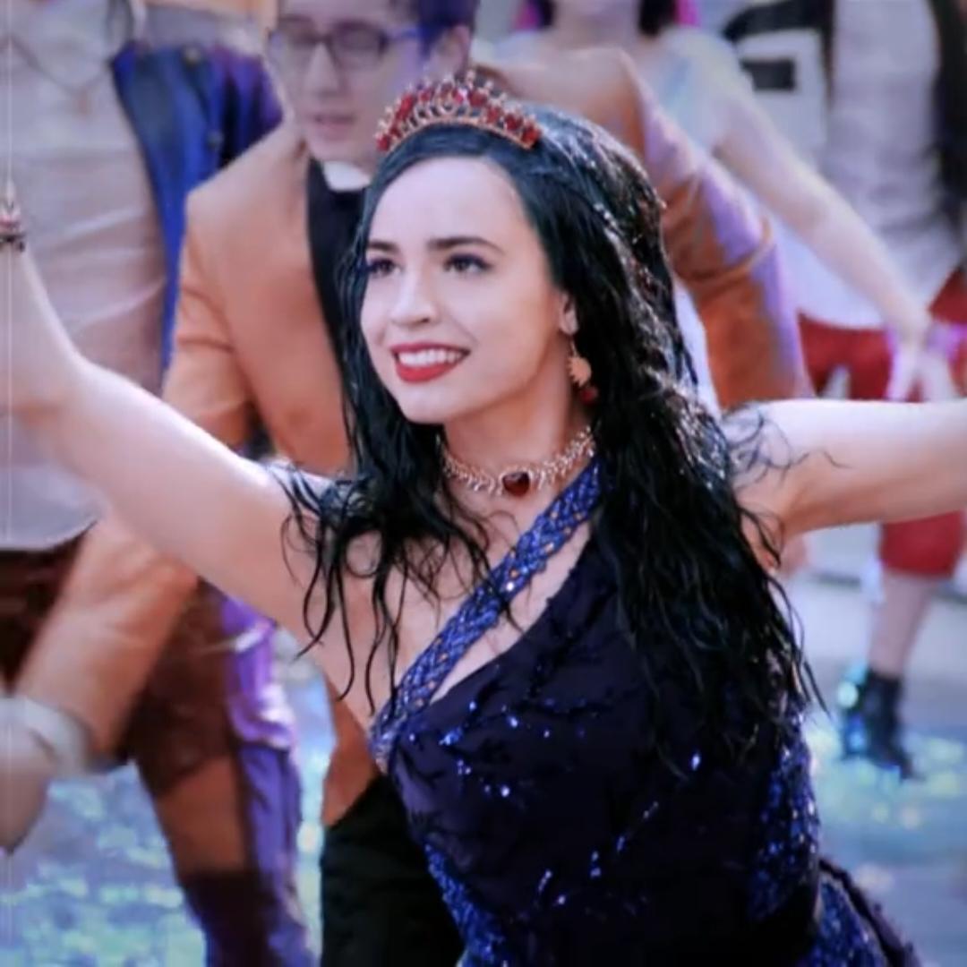 Disney knew they would be too powerful || #descendants #descendantsedit #evie #evieedit #harryhook #harryedit #sofiacarson #thomasdoherty #edit #fy #fypシ #viral  scp: @adam 🍉 