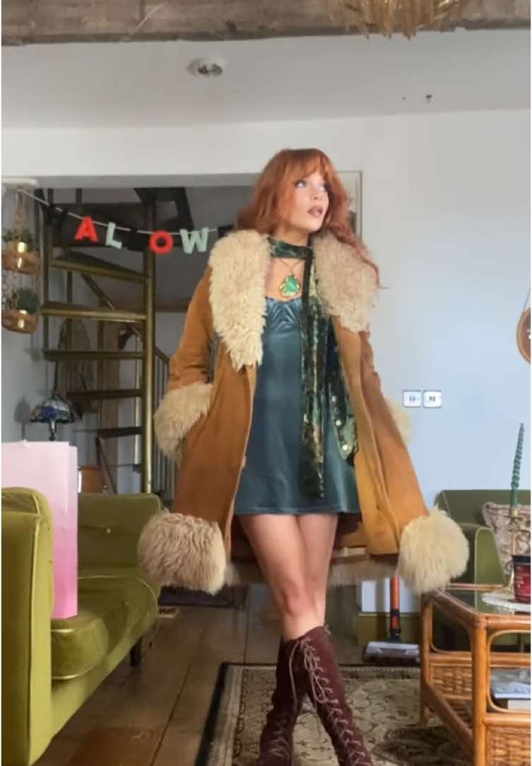 Pulling a power move everytime i go out wearing this coat  #70s #vintagefashion #60s #afghancoat #OOTD 