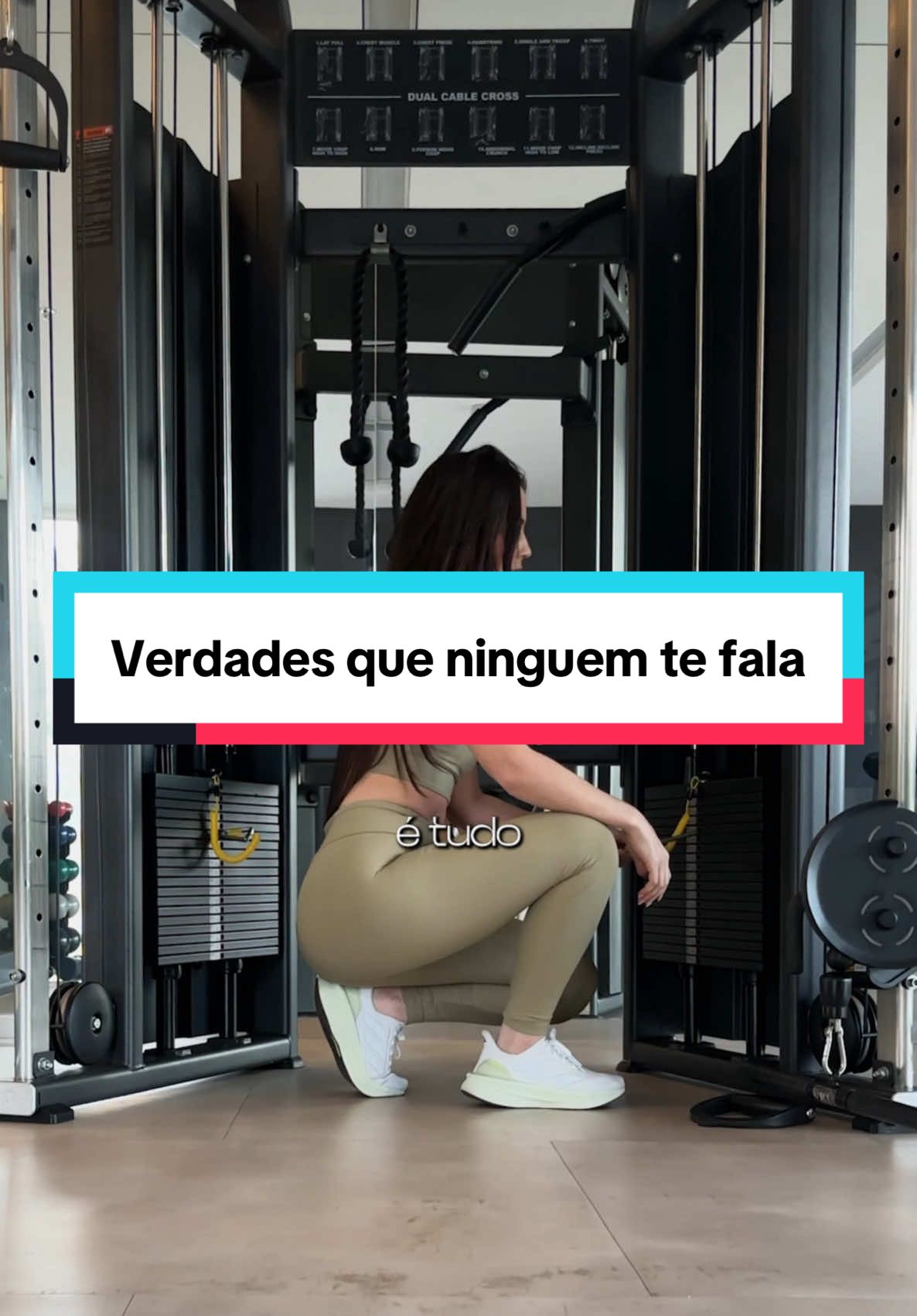 O que ninguém fala 👀  Sobre suplementos, saiba que é a cereja do bolo. Você precisa de uma prescrição individual e pautada em comprovação científica. Na duvida, whey e creatina da @growthsupplements (cupom: CAROLCAMPOS)  conjunto impecável @liveoficial cupom: CAROLINEC