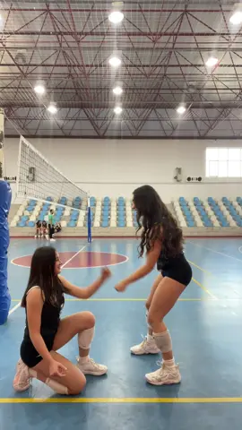 kareografi ezberlemek diyince de biz #fyp #kesfet #fypシ゚viral #kesfetttt #dance #volleyball #vball #dans #fyoupage 
