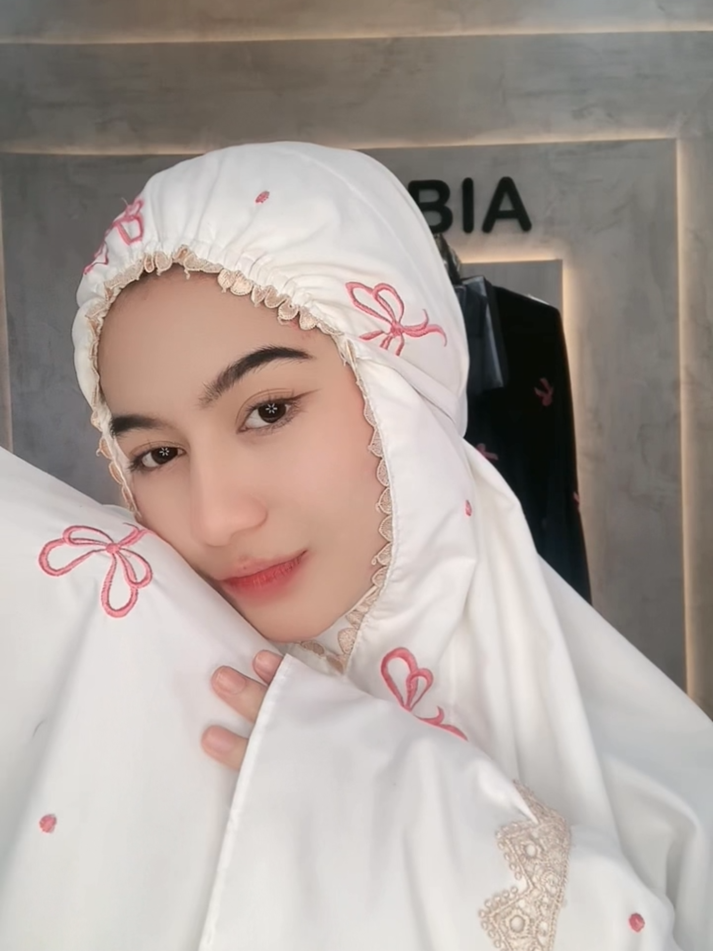 Mukena Coquette Bordir Rempel Renda Mewah   #mukena #mukenahcantik #mukenapremium #mukenadewasa #mukenah #mukenacoquette #mukenapita #mukenabordir #mukenarendamewah #mukenaterbaru