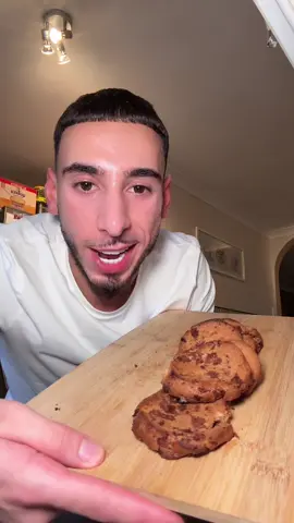 Currently : in a cookie coma 🍪👨🏽‍🍳