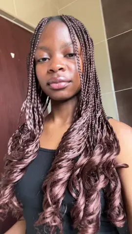 👩🏽