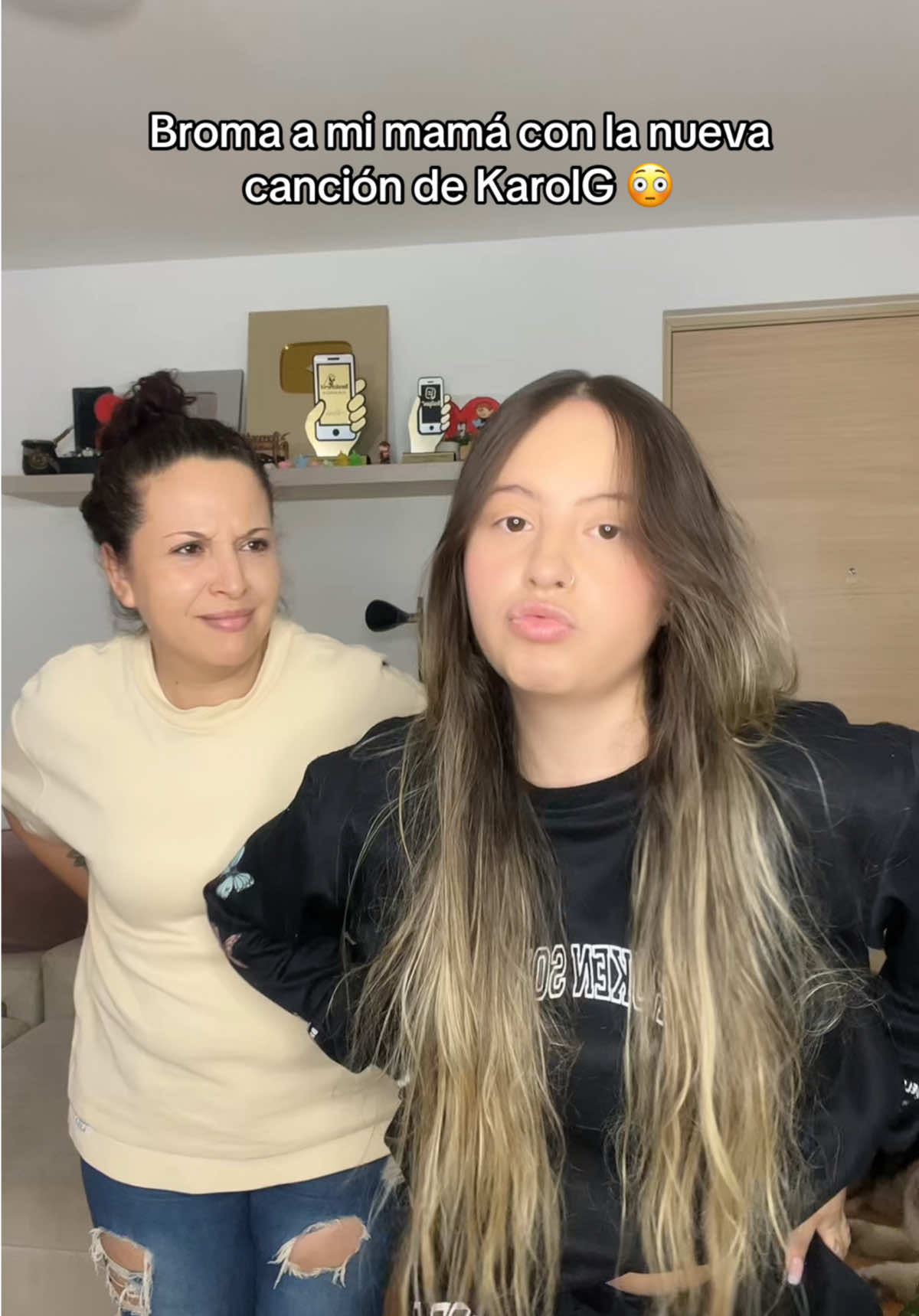 JAJAJA la cara de mi mamá 😂 vieron el detras de camaras? 🥹😱 @olga zapata 💕 #giraldos #fyp 