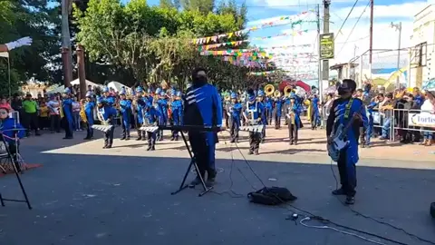 ✨ Presentación de Liceo Cristiano, 1er lugar en el concurso realizado en Berlín, Usulután, categoría Marching Band. 🇸🇻 Energía única en el escenario. 🎶🔥 Agradecimientos a Bandas Musicales de El Salvador. #LiceoCristiano #1erLugar #MarchingBand #BerlinCompetition #MúsicaLatina #FYP #ParaTi #Viral #TikTokLatino #Explora