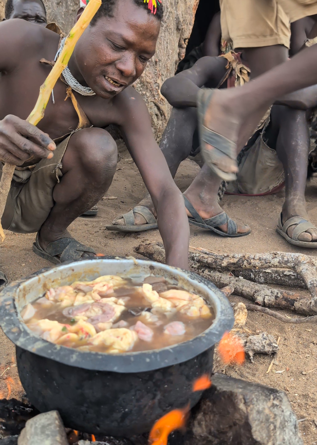 The best chief from Hadzabe Tribe making a favorite Soup middle of nowhere ‼️😋#africatribes #hadzabetribe #villagelife #USA 