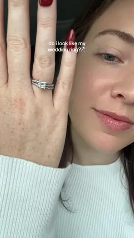 yes or no #weddingring #trending #nailinspo #fallnails #autumnaesthetic #rednails #orangenails #jewelryinspo 