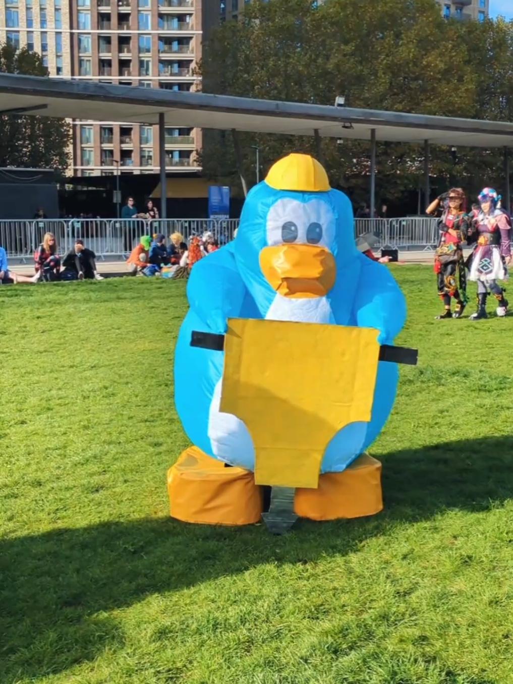 throwing it back like it's 2007 💅🪩 it was SO much fun getting to bring our little Club Penguin group to @MCM Comic Con yesterday 🥹 ft. themooglequeen and shimmitri !! (IG) #mcmcomiccon #mcmlondon #cosplay #clubpenguin #clubpenguinmemes 