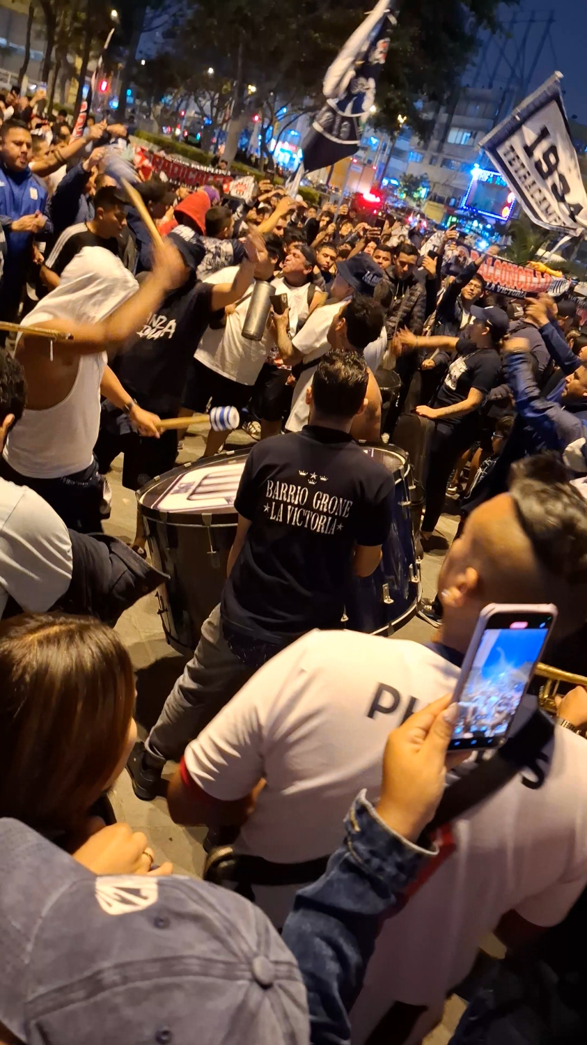 LA MEJOR INTRO 🥁🎺🎶🎵 CARNAVAL 🗣🎶🎵🤍💙  Vamos Alianza siempre hasta el final... Fé 💜🤍 #AniversarioComandoSvr #AlianzaLima #comandosvr1986 #ComandoSvr #barrabrava #arribaalianza💙 #clubalianzalima #arribaalianza #labandadelcomando #grone #fyp #paratiiiiiiiiiiiiiiiiiiiiiiiiiiiiiii #colocolo #par #peru 