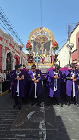 Nuestro Señor de los Milagros ya se encuentra en su último recorrido procesional del 28 de octubre #SeñorDeLosMilagros #ArzobispadoArequipa #YoSoyElCaminoLaVerdadYLaVida #Octubre2024 #vamosalaprocesion #arequipa 