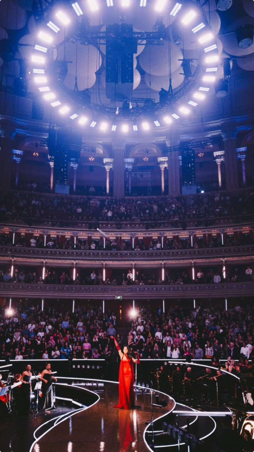 training season live at the royal albert hall ❤️‍🔥 @Dua Lipa @Team Dua HQ #dualipa #dualiparoyalalberthall #royalalberthall #dualipalive #trainingseason #trainingseasonsover 