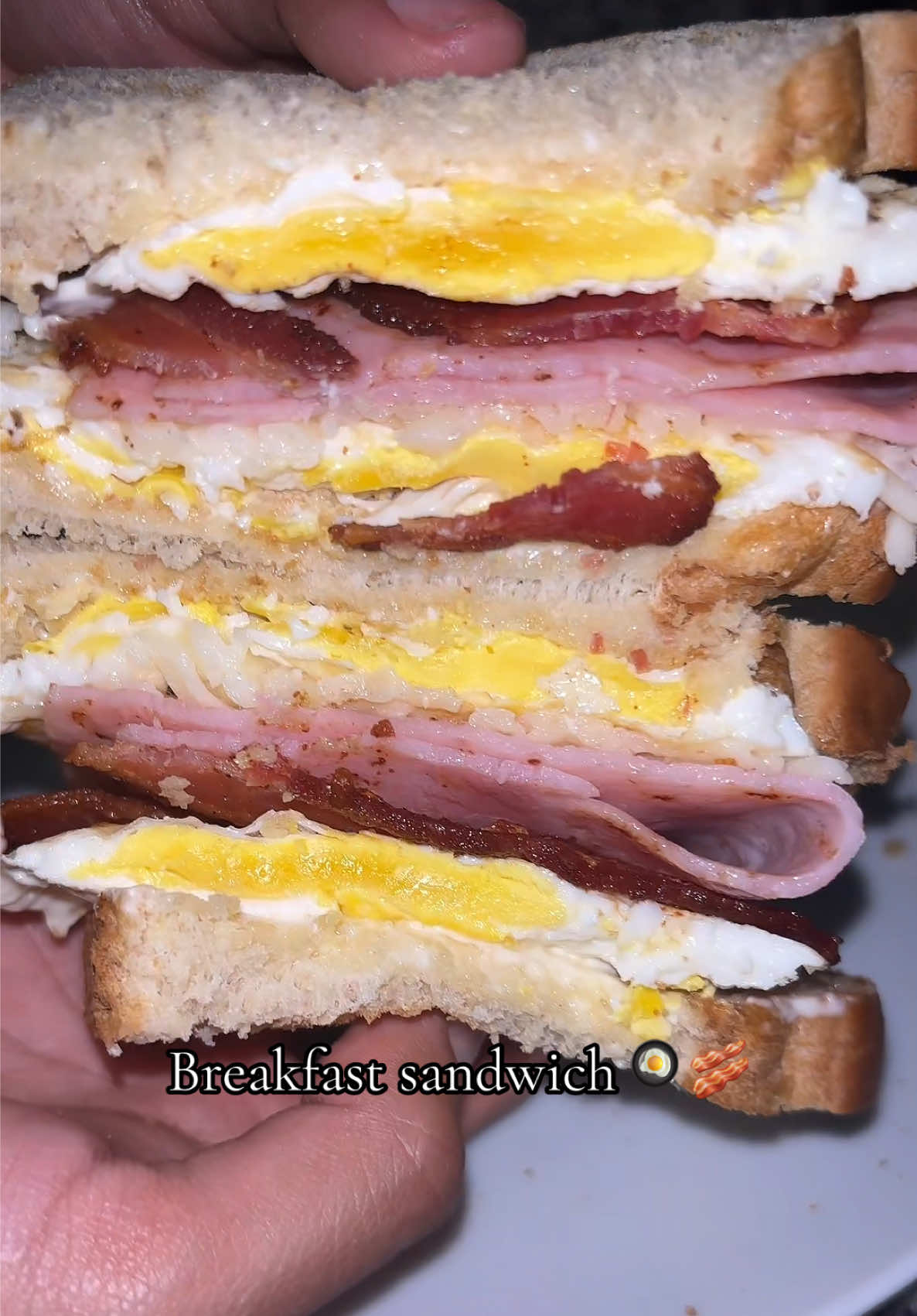 quick & easy 😋 #breakfast #sandwich #quickbreakfast #foru #parati #cookingtiktok #fyyy