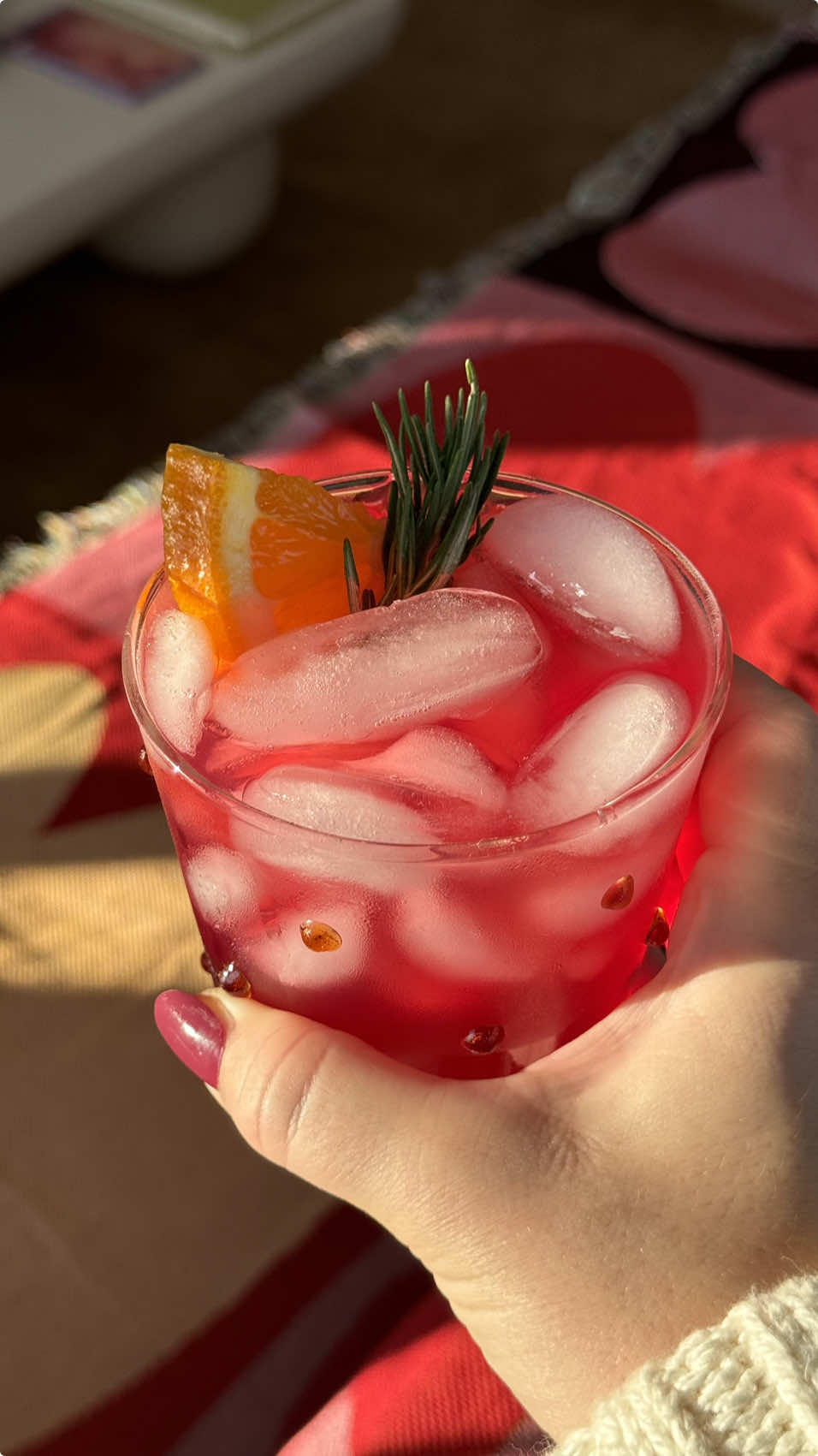 kompot (aka edible simmer pot) season is baaack 🍐  perfect way to use your abundance of apples, maybe clear out some of your frozen berry stash and make a fabulous lil drink or chaser to bring to your next party ;)  #kompot #simmerpot #ediblesimmerpot #holidaydrinks #mocktailrecipe 