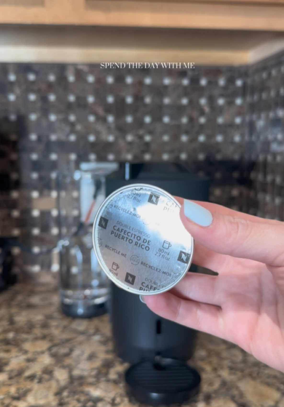 Feliz lunes amigas un poco off el weekend, pero hoy listas para darles un poco de amor 🤍 Amo mi nuevo @Nespresso  #makecoffeewithme #spendtheday #coffeetime #Vlog  #minivlog  #diml #sahm #MomsofTikTok #fyp #nespresso #icedcoffee 