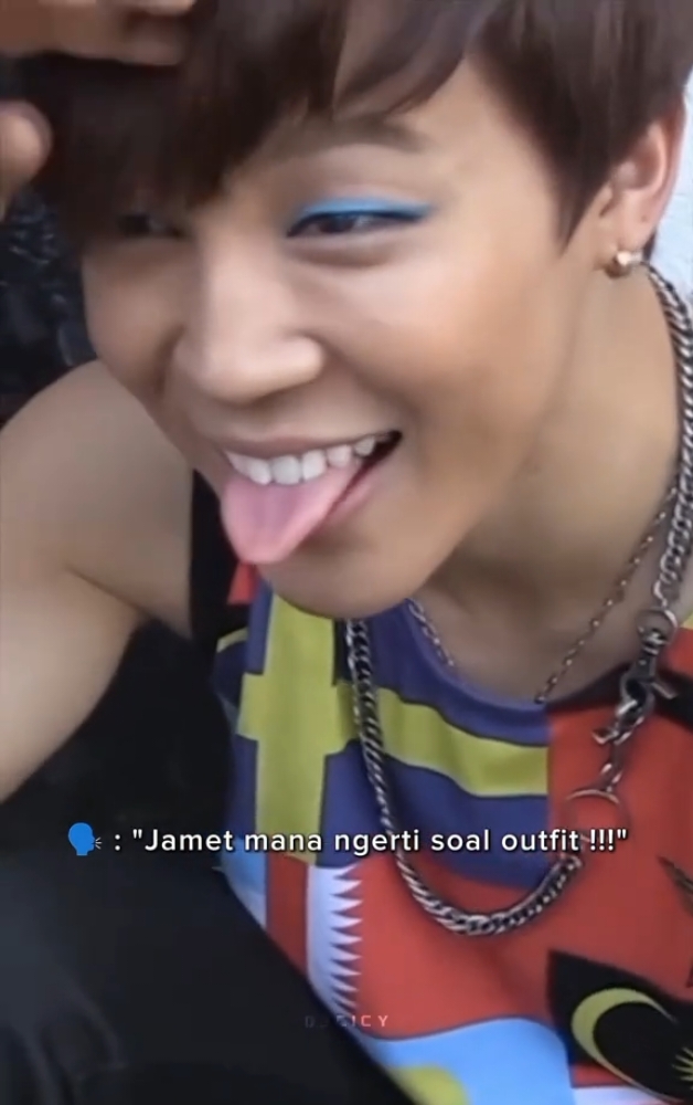 Jimin eyeliner biru emang legend... #Jimin #parkjimin 