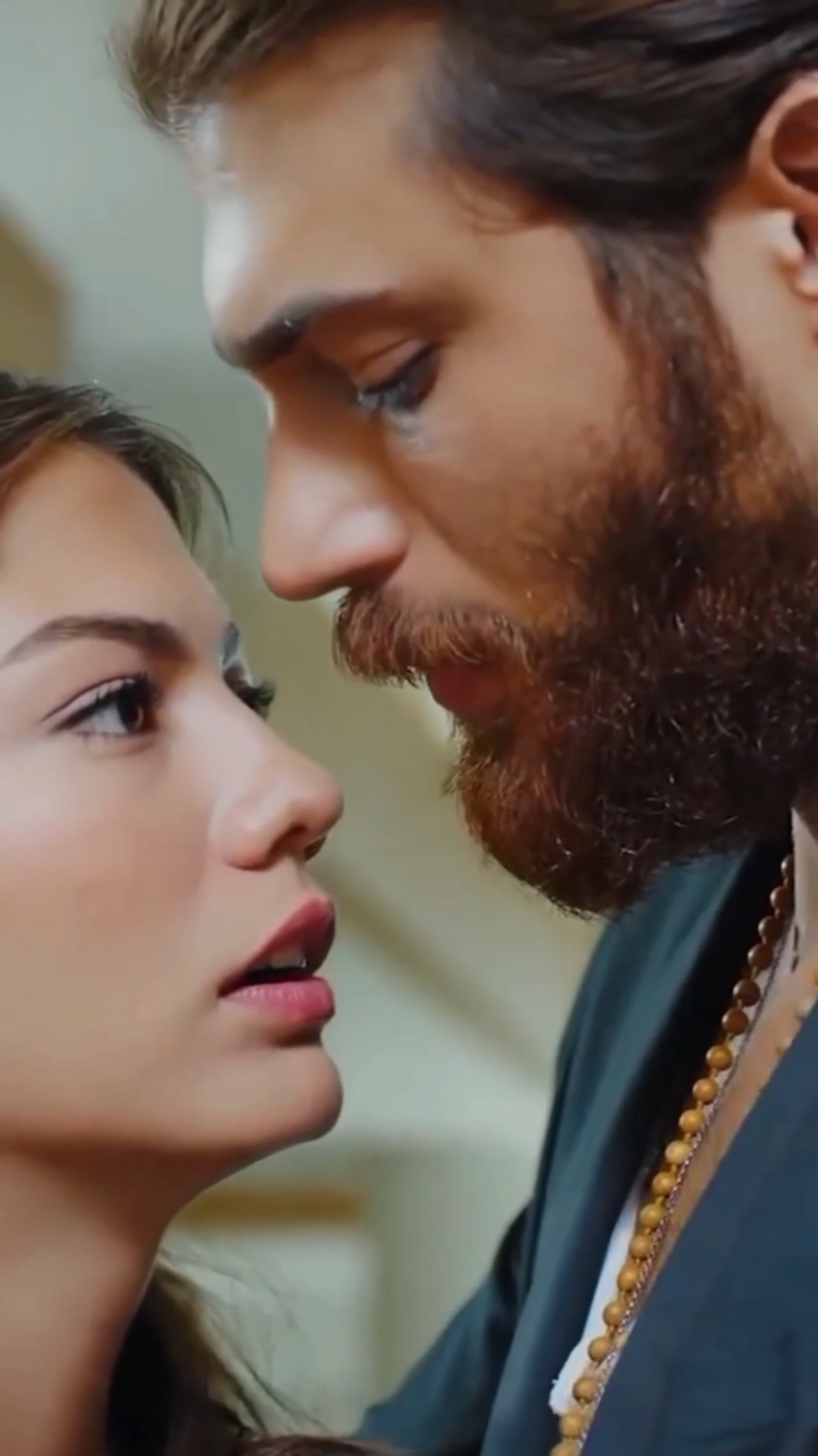 Eles chegaram! ❤️ A SONHADORA 25 EPISÓDIOS DISPONÍVEIS A Sonhadora (Erkenci Kuş) é uma série turca que conta a história de amor entre Can, (Can Yaman) um fotógrafo bem-sucedido, e Sanem, (Demet Özdemir) uma estagiária com memória fotográfica e sonho de ser escritora. 🔗 Link do Prime na Bio #erkencikuş #asonhadora #DemetÖzdemir #canyaman #MTBPrime #MundoturcoBR #Canem #sérieturca #cansanem 