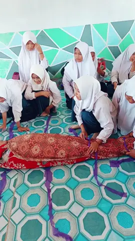 Praktek Mengkafani Jenazah #smpislamarraudhoh  #sdislamarraudhoh  #berseri  #okegas 