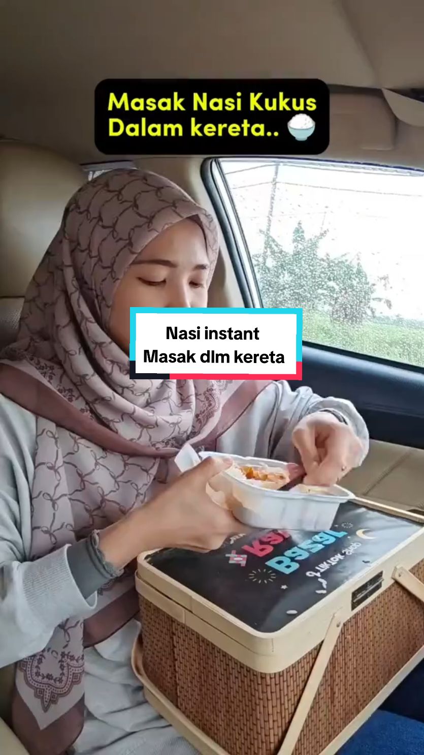 Replying to @atie_noratie  Mujur ada nasi instant MagicCook ni.. Boleh la alas perut tengah hari.. Tambah2 lagi busy pergi sana sini tak sempat makan, tengah hujan pulak tu😭😭 Mujurlah ada spare nasi instant ni dalam kereta.. Tinggal koyak, tuang air & kukus je lagi.. Siap masak nasi kukus ayam rendang panas2... Kenyang tau.. Alhamdulillah 😍😍 #magiccook #nasisegera #nasiinstantmagiccook #selfheating #hotpot #arthahidayah #arthahidayahstorytime #myfuntasticpayday #paydaysale #makan 