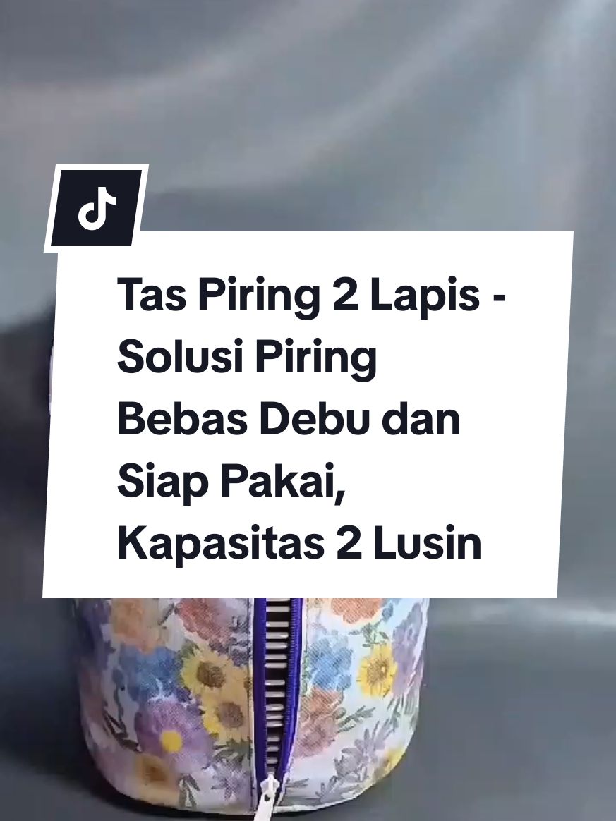 Tas Piring 2 Lapis - Solusi Piring Bebas Debu dan Siap Pakai, Kapasitas 2 Lusin Piring bunda sering berdebu dan harus di cuci lagi kalau mau di pakai. Ini solusinya.Tas Piring 2 Lapis.hadir dengan desain full resleting dan motif cantik.bisa menampung hingga 2 lusin piring. Jaga piring tetap bersih dari debu dan serangga siap pakai tanpa perlu dicuci lagi.Desain cantik jadi.Kapasitas besar hingga 2 lusin piring Ciptakan dapur rapi dan siap pakai dengan Tas Piring 2 Lapis ini. Buruan order di keranjang kuning. ‎#taspiringjumbo ‎#taspiringbesar ‎#taspiringantidebu ‎#taspiringwaterproof ‎#taspiring3lapis ‎#taspiring2lusin ‎#taspiringisi50 ‎#taspenyimpananpiring ‎#taspiringsango ‎#taspiringresleting  #taspiring #sarungpiring #taspiring2lapis 