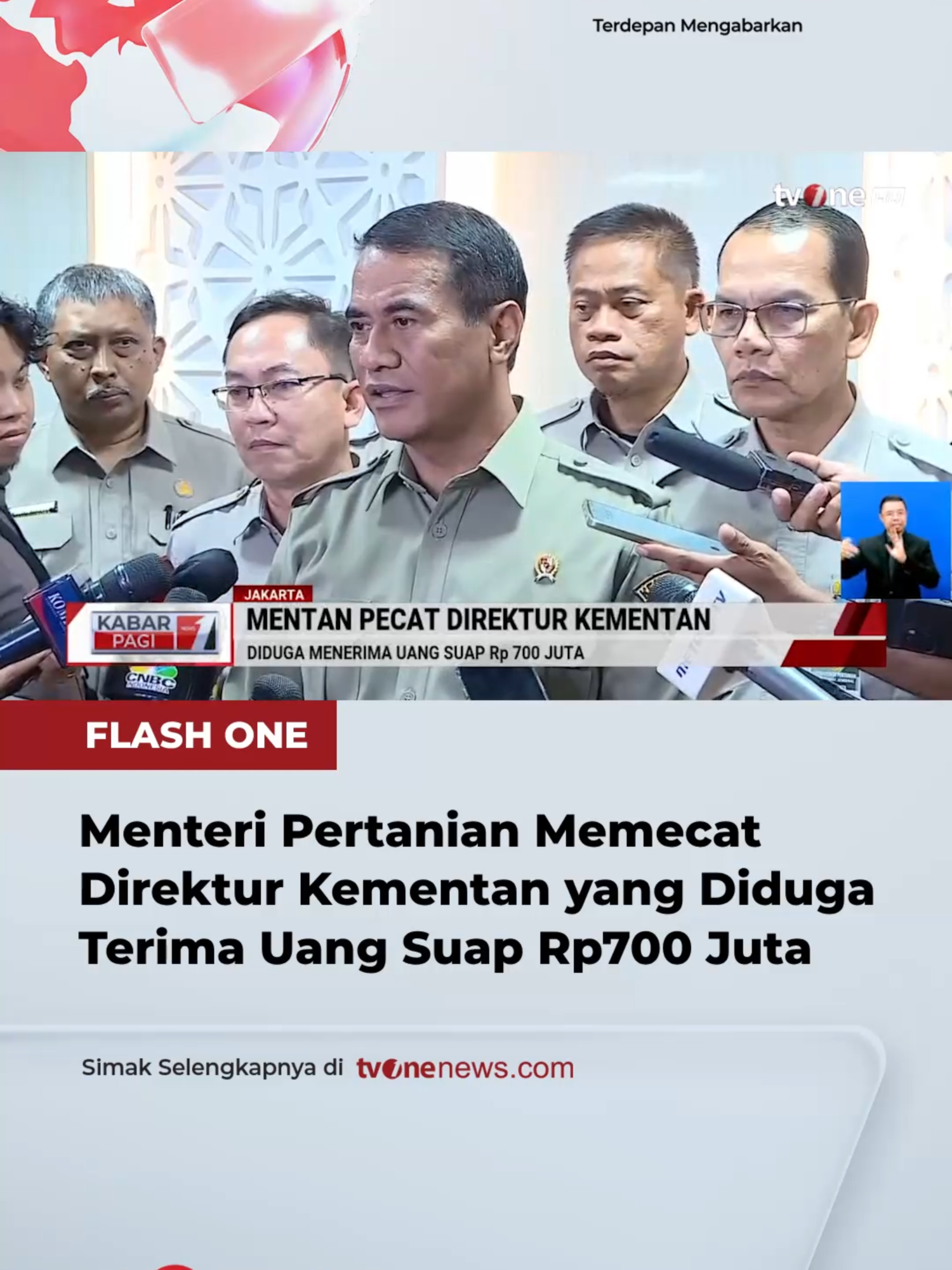 Menteri Pertanian Amran Sulaiman memecat seorang direktur di salah satu direktorat Kementerian Pertanian karena dugaan penerimaan fee proyek sebesar Rp700 juta.  Pejabat tersebut resmi dinonaktifkan dan diserahkan ke Inspektorat Jenderal Kementan untuk diperiksa. Simak video selengkapnya hanya di https://zip.lu/3khVB #HardNews_Sosial #FlashOne #CariBeritaditvOne #MenteriPertanian #Kementan #UangSuap #FO02