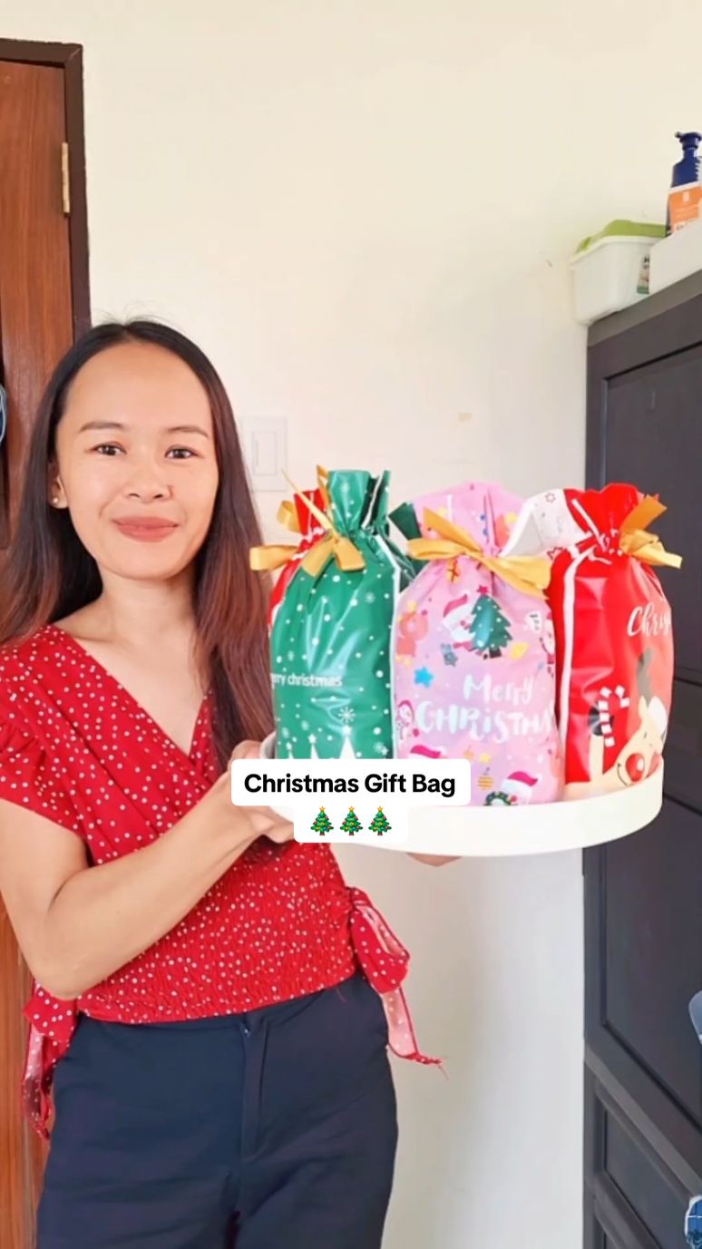 Christmas Gift Candy Bags 🎄#christmasgift #christmasgiveaway #giftbag #candybag #lootbag #christmasforkids #holidayseason #christmasgiftidea 