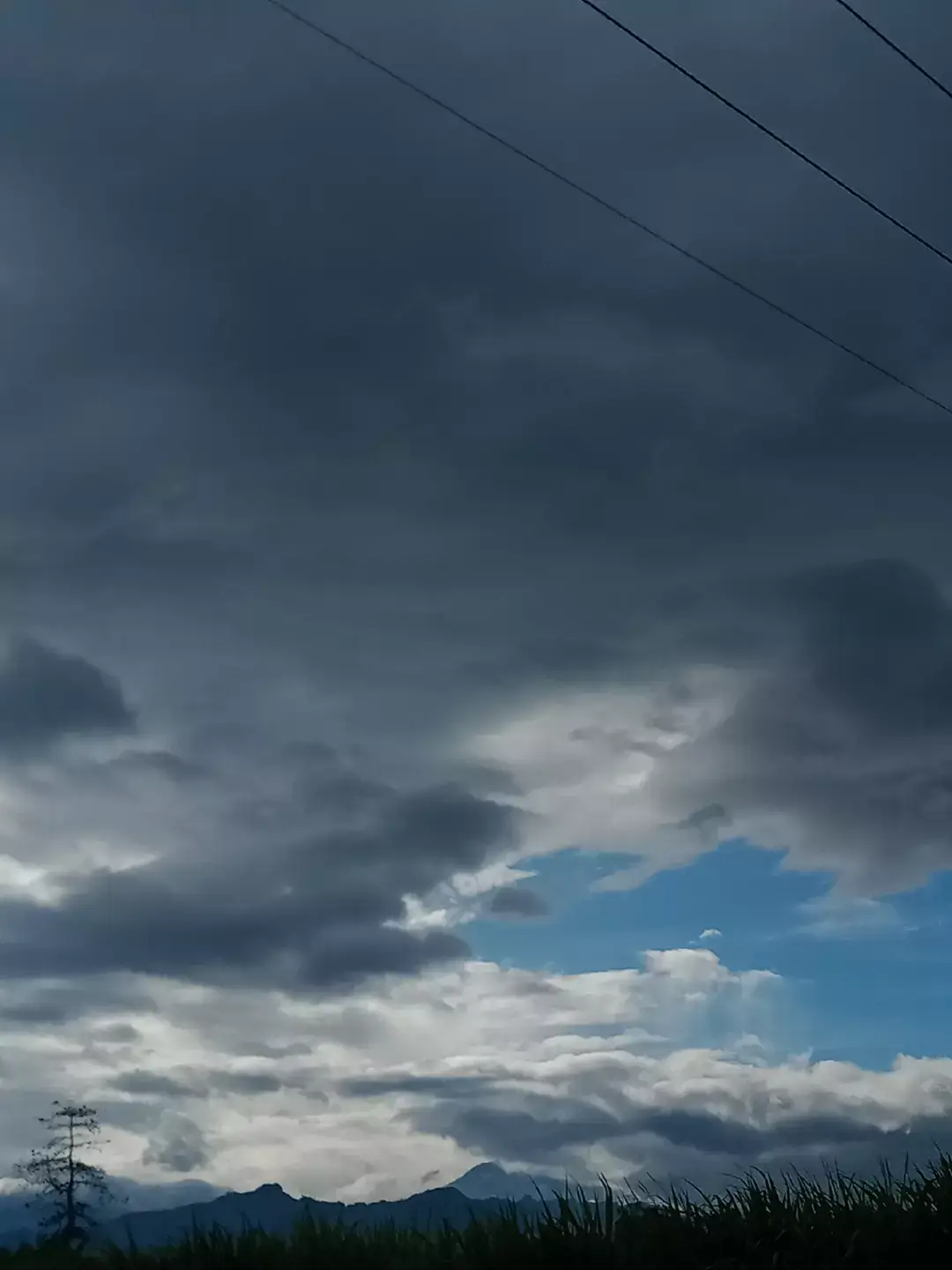 langit abu-abu #morningvibes #pagi #cloud #langitaesthetic #mendung 