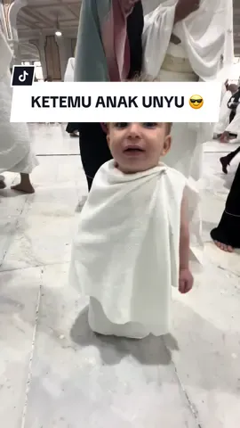 Nemu anak unyu di antara bukit Safa dan Marwah 😎 #makkah #madina #fyp #masjidilharam #umroh #haji #saudiarabia🇸🇦 #indonesia🇮🇩 #bayilucu #jabalkhandamah 