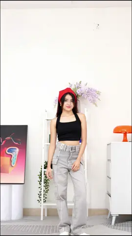 Challenge dance tiktok apa yang jadi favorit kalian sampe sekarang? Nge-woah? Pargoy? Atau daboy?🤔 Nahhh.. biar makin kece dance nya, mending pake cargo HANDS UP 415 kaya Annisa! 🤩🔥 #Jiniso #jinisoemangkeren #jeans #celanajeans #fashion #hijabstyle #celanahighwaist #cargojeans #cargo #jeans #handsupJINISO #dance #dancetiktok #joget #pargoy #daboy 