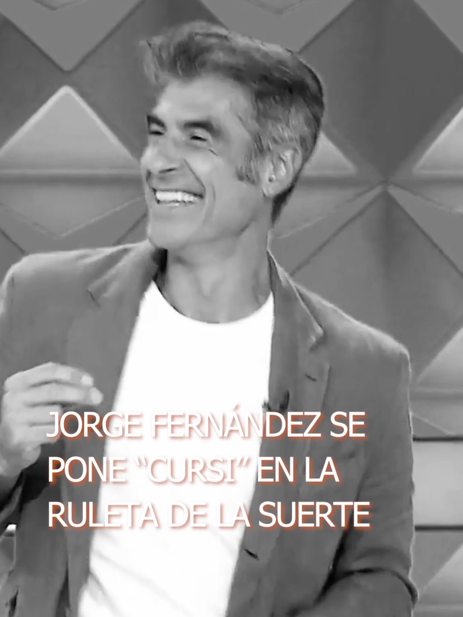 #JorgeFernández se lo pasa pipa en #LaRuletaDeSuerte, poniéndose cursi.  😄🎶 #Antena3 #TeleEnTikTok #Televisión #TV #Zapping #MejoresMomentos #QueVer