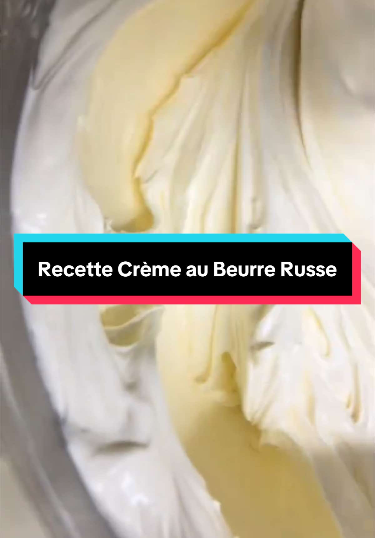 Réponse à @Noaa  ✨ Recette de ma crème au beurre russe préférée ! ✨ Une crème parfaite pour décorer et garnir les gâteaux : légère, avec un délicieux goût de chocolat blanc. Facile à réaliser et idéale pour ceux qui cherchent une alternative aux crèmes plus lourdes ! 🧁 Ingrédients :  - 500g de beurre doux pommade ⚠️minimum 82% de matière grasse  - 397g de lait concentré sucré (1 pot) #patisserie #recette #cremeaubeurre #facile #gourmandise #fanitas  #cupcakes